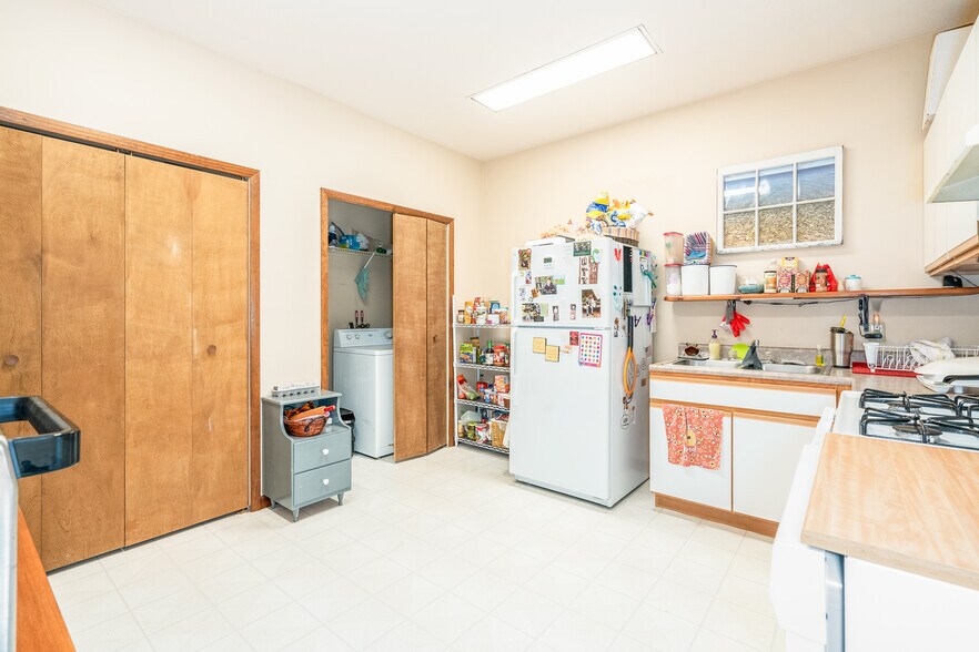 More Photos Of 503 E Russell Rd, Tecumseh Specialty For Sale