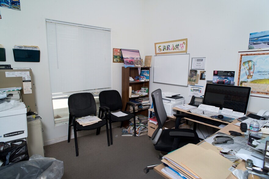 More Photos Of 39006 20th St E, Palmdale Auto Repair For Lease