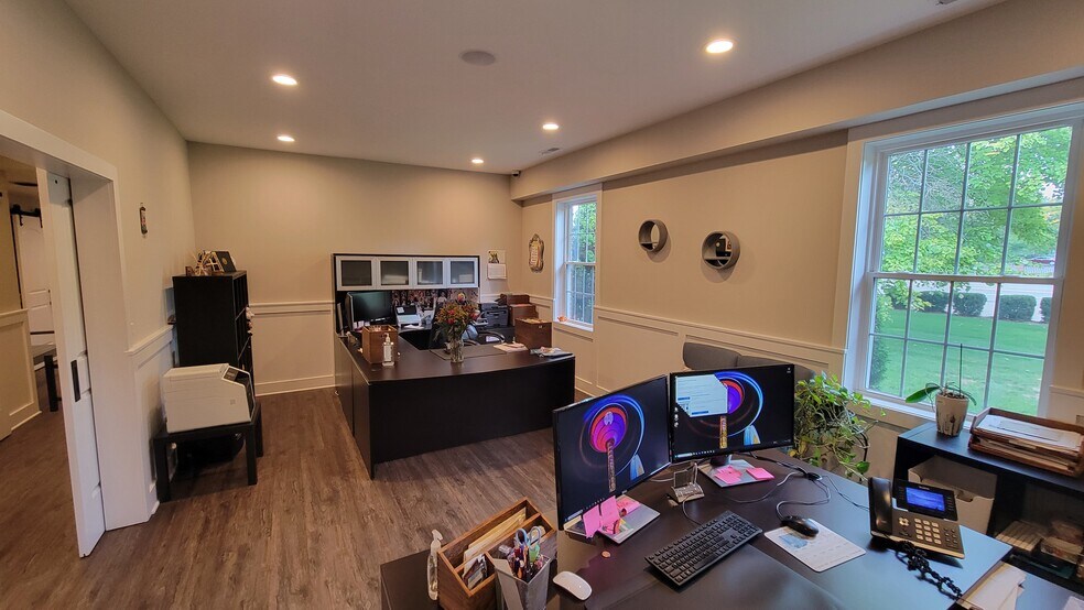 More Photos Of 39475 Ann Arbor Rd E, Plymouth Bank For Lease