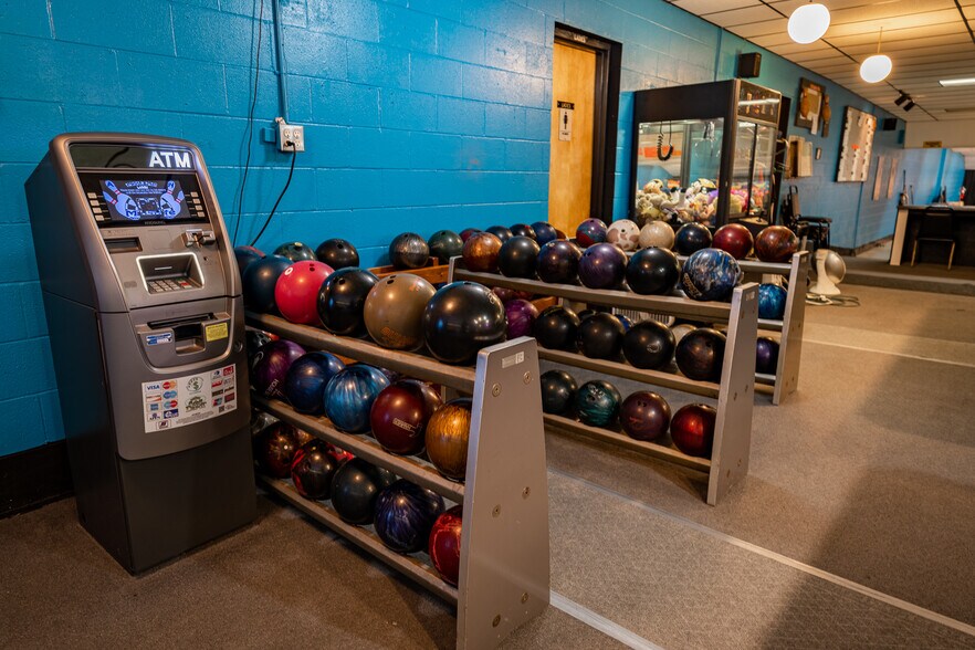 More Photos Of 675 Grant St, Winneconne Bowling Alley For Sale