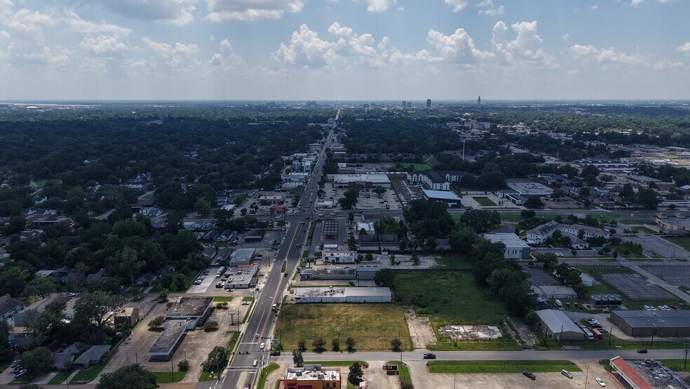 More Photos Of 5229 Government St, Baton Rouge General Retail For Lease