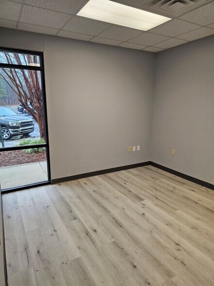 More Photos Of 5509 Radford Rd, Flowery Branch Office For Lease