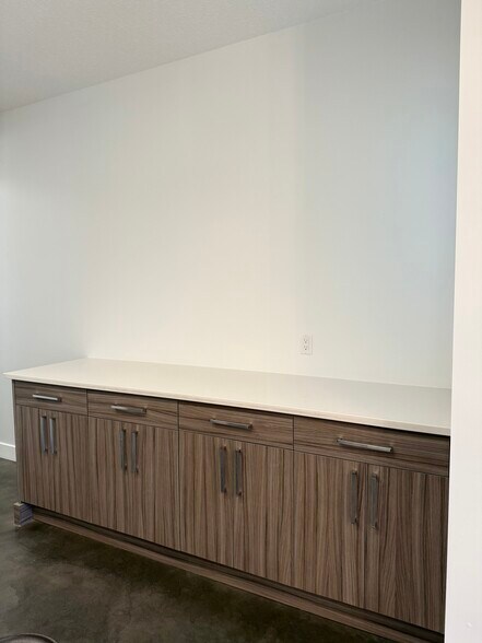 More Photos Of 613 3rd Ave NE, Calgary Apartments For Sale