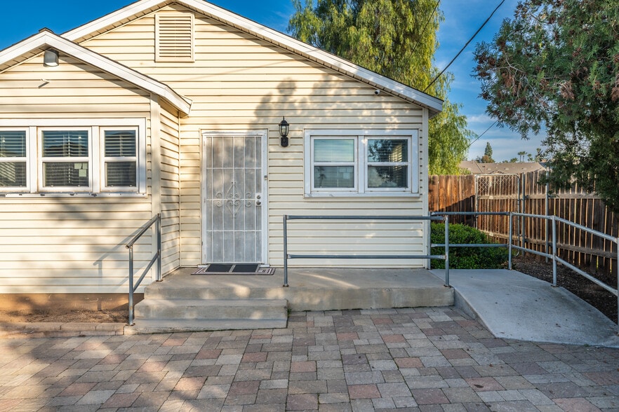 More Photos Of 76 Alabama St, Redlands Office For Lease