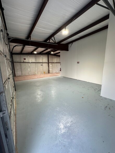 More Photos Of 2403 Galveston Ave, Pearland Freestanding For Lease