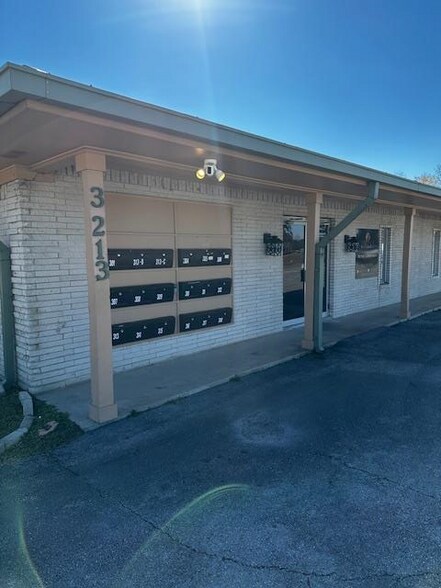 Primary Photo Of 3213 S Medford Dr, Lufkin Medical For Lease