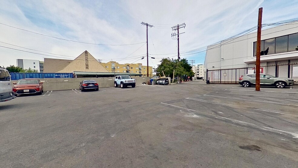 More Photos Of 5011-5019 Lankershim Blvd, North Hollywood Storefront Retail Residential For Lease