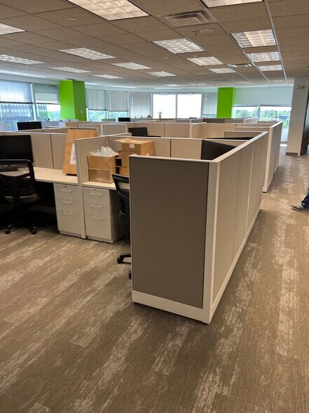 More Photos Of 9300 Shelbyville Rd, Louisville Office For Lease