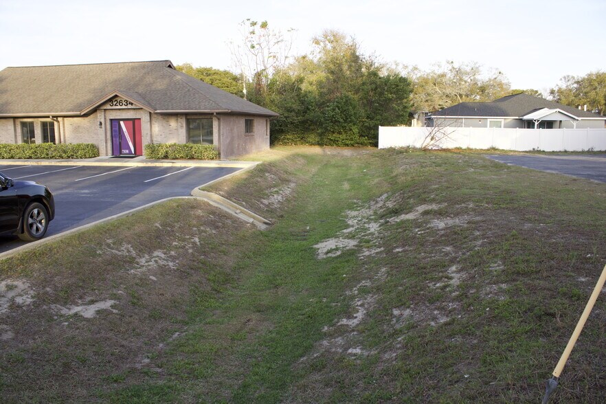 More Photos Of 32644 Blossom ln, Leesburg Office For Sale