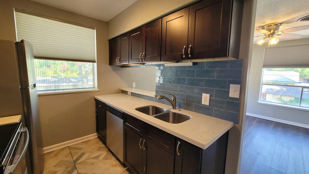 More Photos Of 1635 W Mulberry Ave, San Antonio Apartments For Sale
