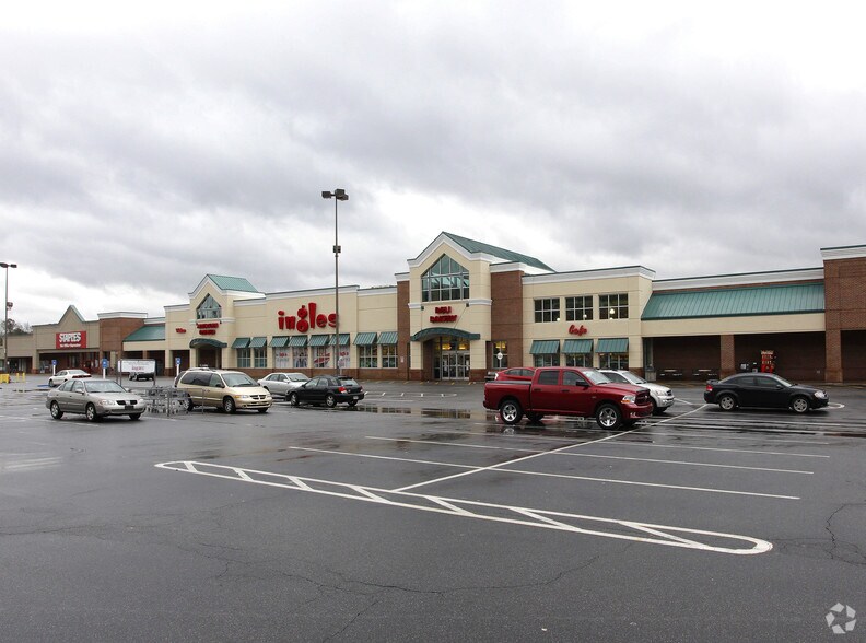 More Photos Of 104-150 Riverstone Pky, Canton General Retail For Lease