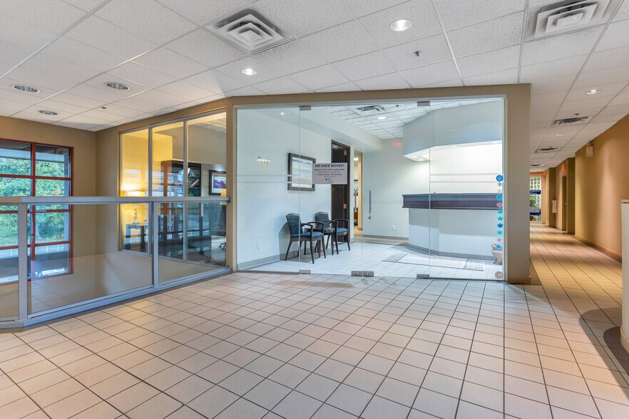 More Photos Of 1120 Westwood St, Coquitlam Office For Sale