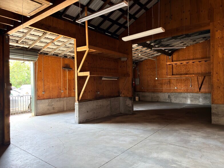 More Photos Of 555 Spring Rd, Moorpark Manufacturing For Lease