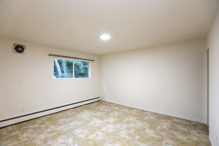 More Photos Of 30 Lamb Ave, Saugerties Apartments For Sale