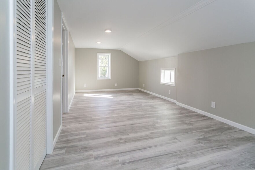 More Photos Of 4527 South St, Jamesville General Retail For Sale