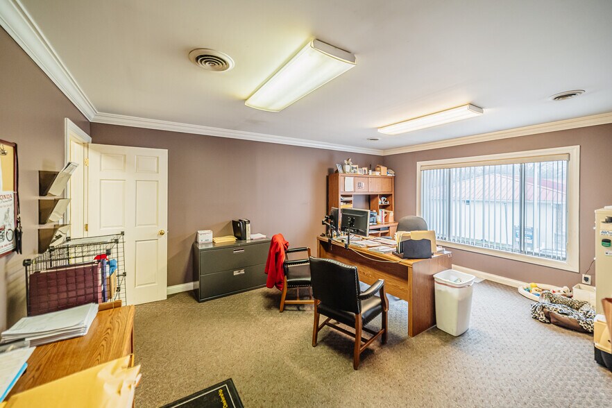 More Photos Of 1014 W Main St, Princeton Freestanding For Sale