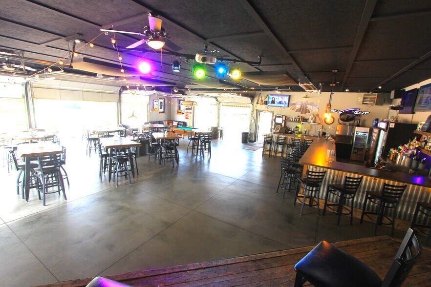 More Photos Of W3239 Dundas Rd, Kaukauna Bar For Sale