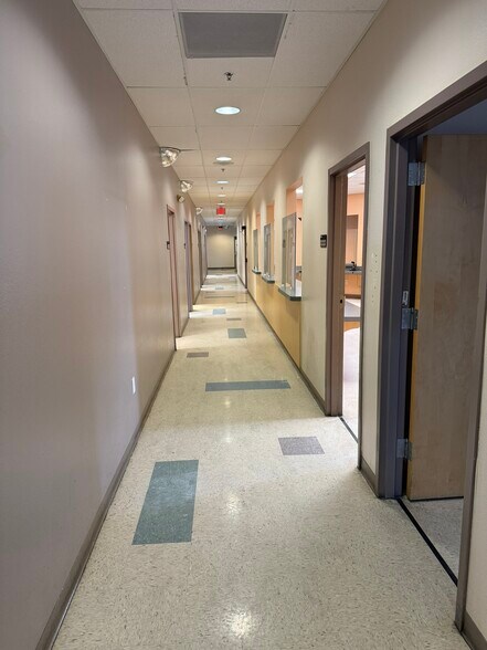 More Photos Of 4237 S Pipkin Rd, Lakeland Medical For Sale