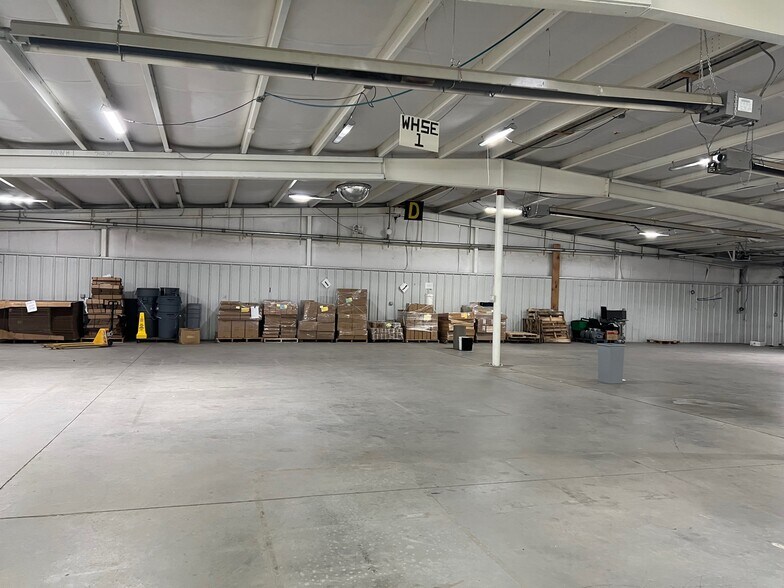 More Photos Of 374 Industrial Park Dr, Boone Showroom For Lease