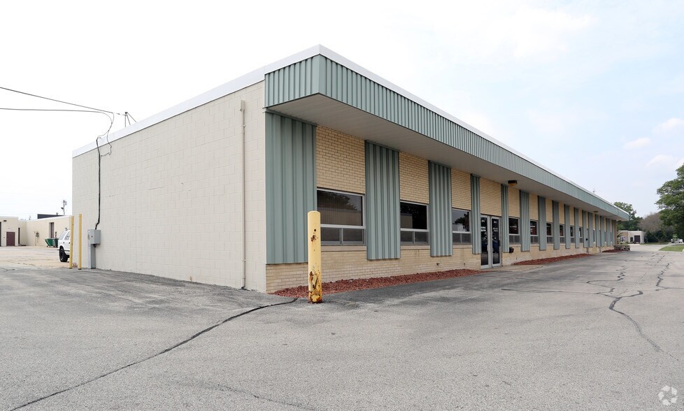 More Photos Of 3540 N 126th St, Brookfield Light Distribution For Lease