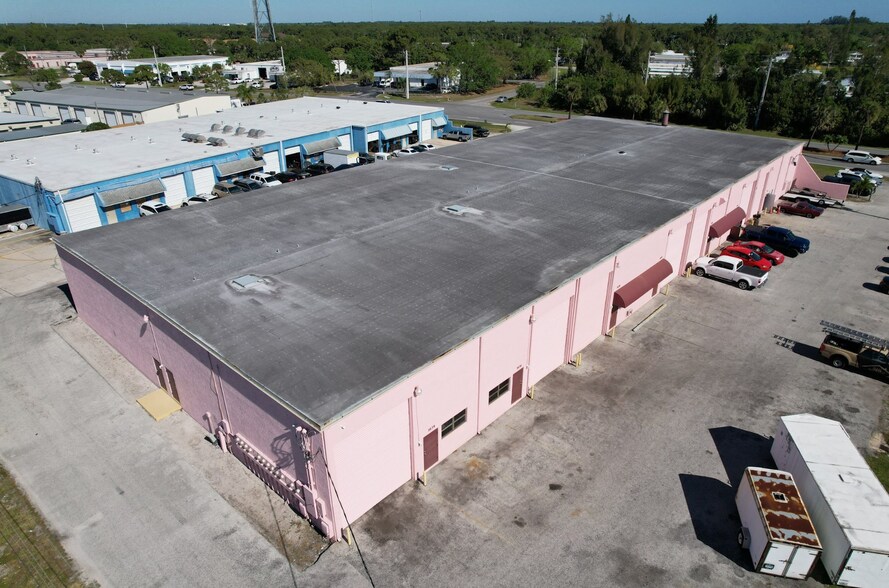 More Photos Of 1624 SE Village Green Dr, Port Saint Lucie Warehouse For Lease