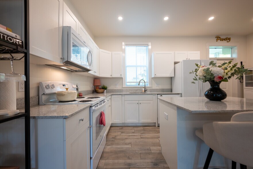 More Photos Of 1028 Truman Ave, Key West Storefront Retail Residential For Sale