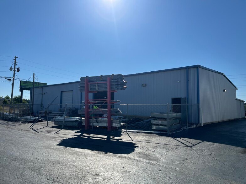 More Photos Of 16645 US Highway 19, Hudson Showroom For Sale