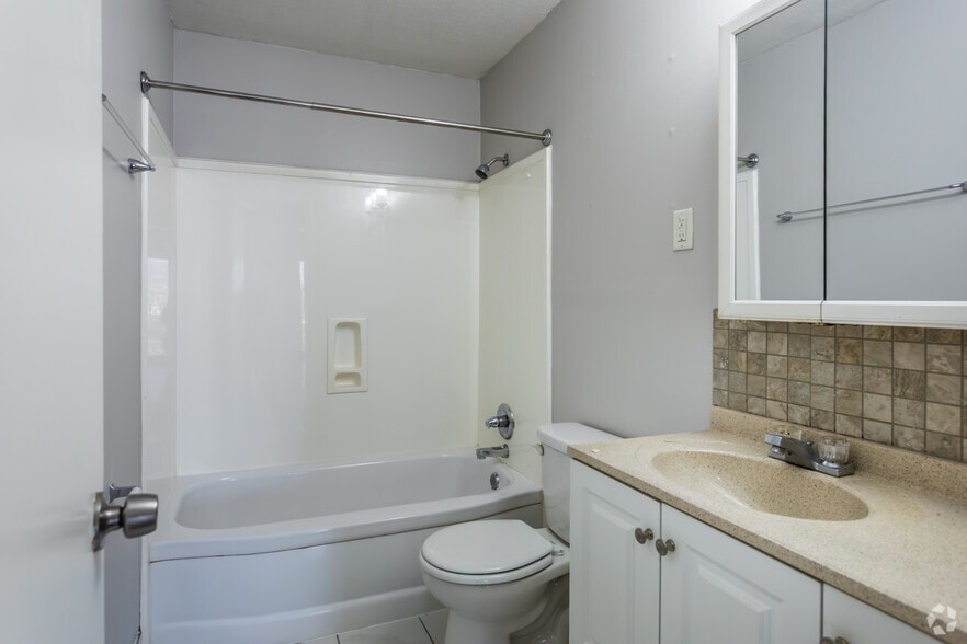 More Photos Of 199 S McLean Blvd, Memphis Apartments For Sale