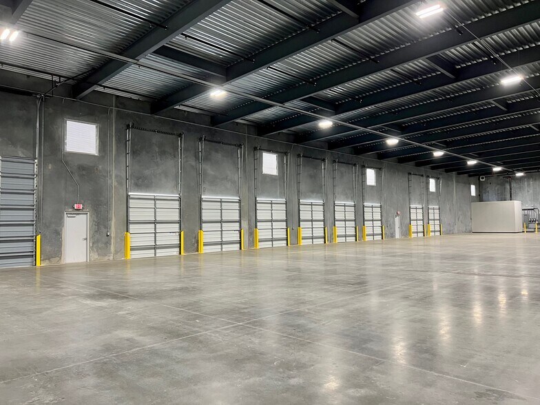 More Photos Of 20821 Clay Center Dr, Katy Distribution For Sale