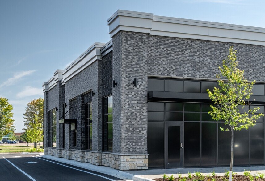More Photos Of 136th Avenue North, Rogers Storefront Retail Office For Lease