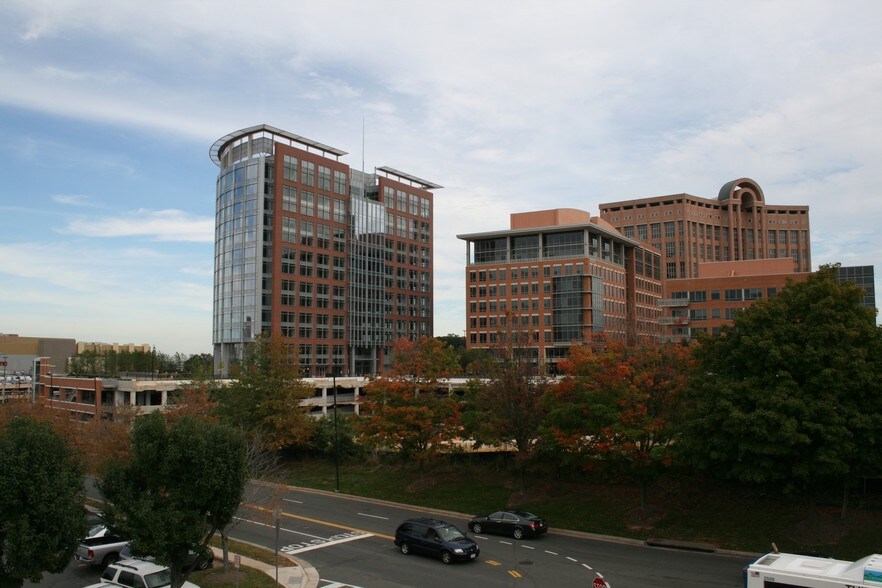 More Photos Of 1850 Towers Crescent Plz, Vienna Office For Lease