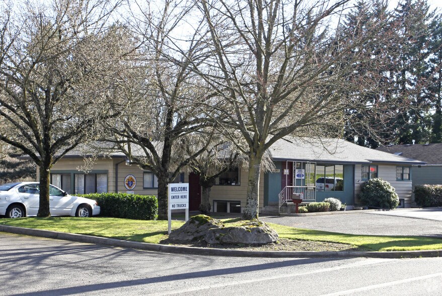 More Photos Of 6641 SE Lake Rd, Portland Office For Lease