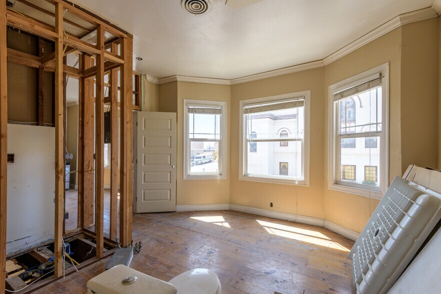 More Photos Of 906 Marin St, Vallejo Storefront Retail Residential For Sale