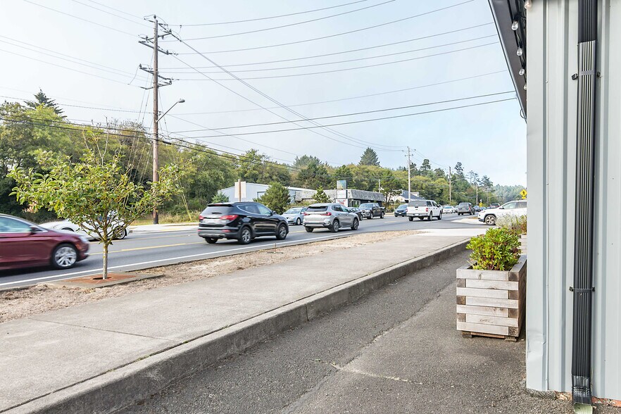 More Photos Of 3110 SE Highway 101, Lincoln City Storefront For Sale