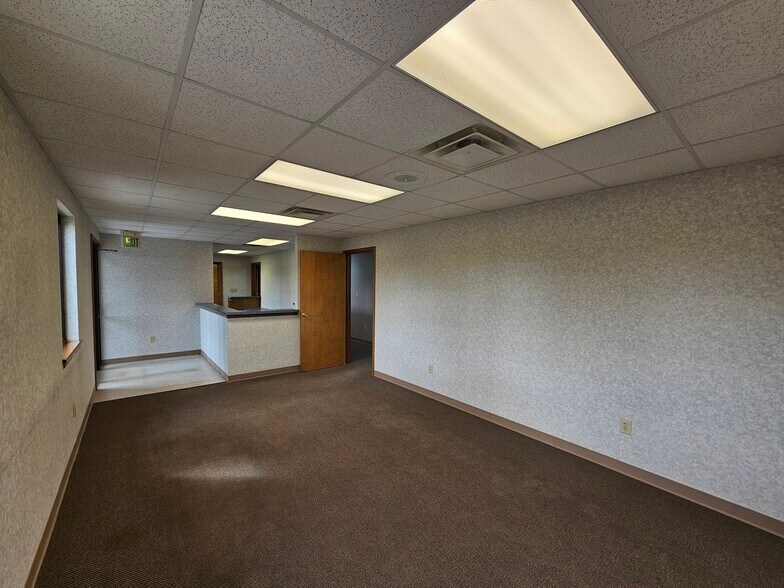 More Photos Of 30 Spring Mill Ct, Mooresville Office For Sale