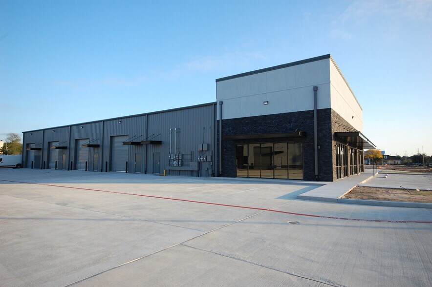 More Photos Of 3740 N Mason Rd, Katy Flex For Lease