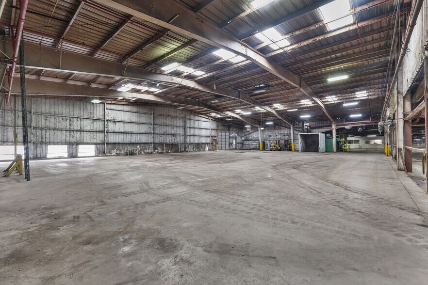 More Photos Of 1812 E Duncan St, Tyler Manufacturing For Sale