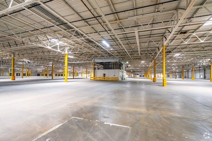 More Photos Of 1601 W Mission Blvd, Pomona Distribution For Lease
