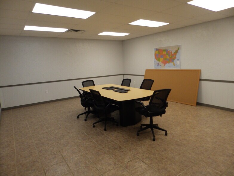 More Photos Of 2005 Tile Factory Rd, Palestine Manufacturing For Lease