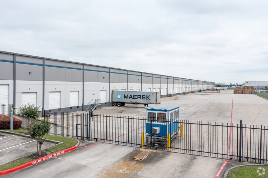 More Photos Of 9770 New Century Dr, Pasadena Warehouse For Lease