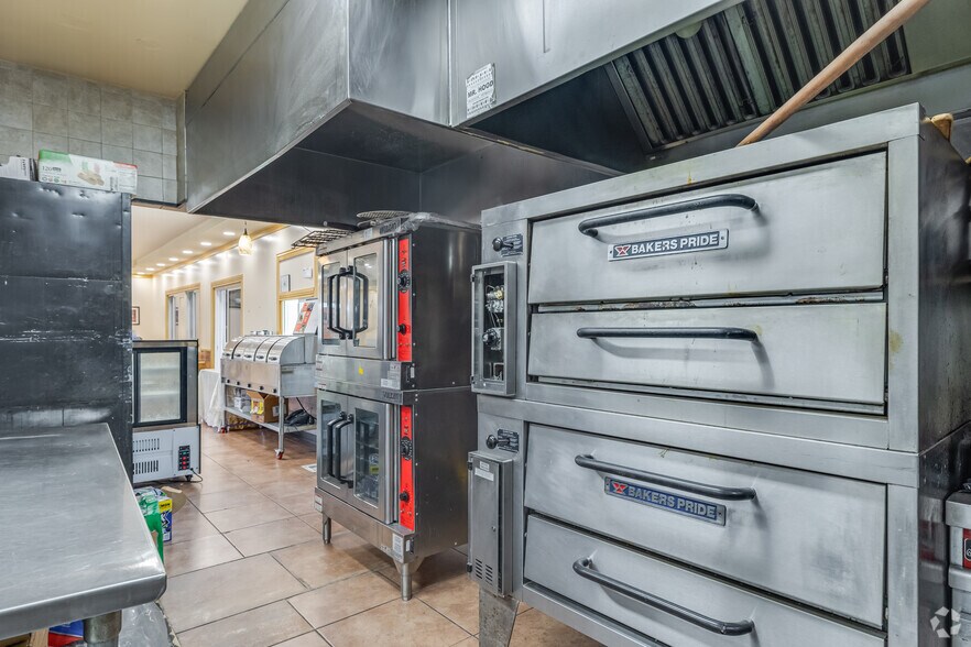 More Photos Of 7830 N 19th Ave, Phoenix Restaurant For Sale