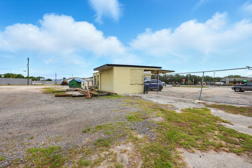 More Photos Of 110 N State Road 19, Palatka Auto Repair For Sale