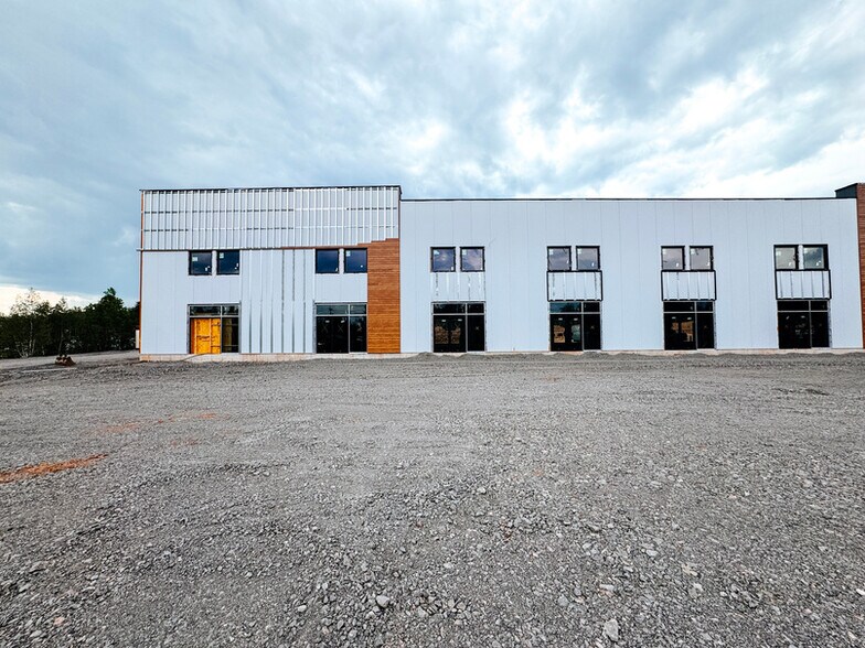 Primary Photo Of 40 Englehart st, Dieppe Industrial For Lease