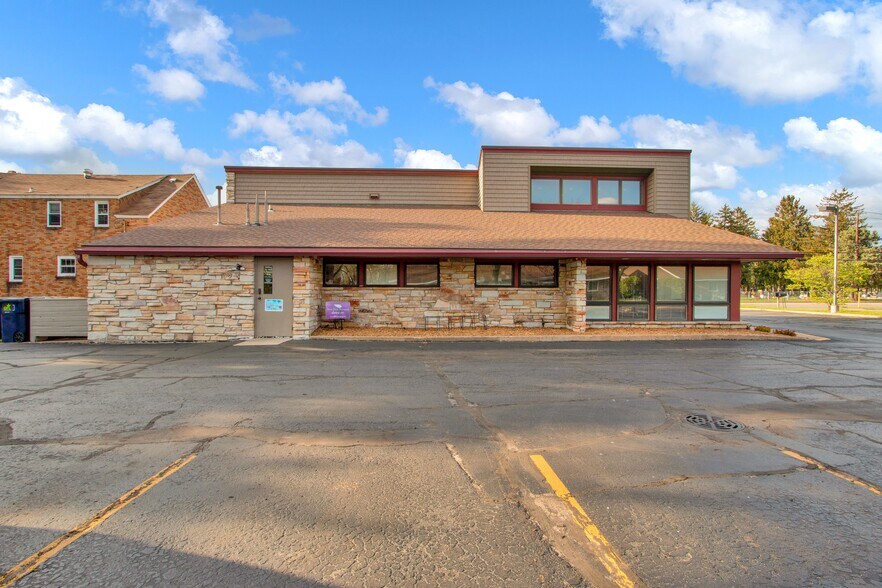 More Photos Of 3125 Main St, Stevens Point Office For Sale