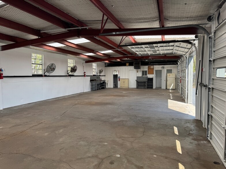 More Photos Of 429 N Jefferson St, Lancaster Warehouse For Sale