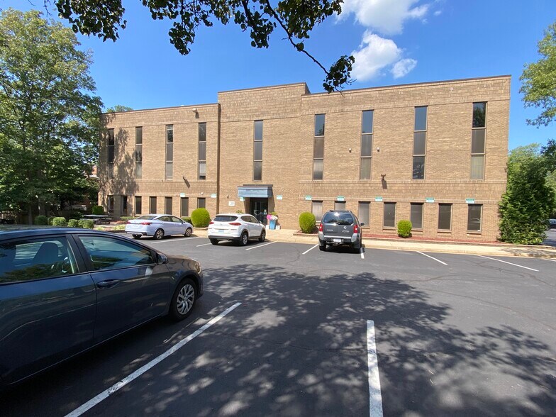 More Photos Of 2235 Cedar Ln, Vienna Medical For Lease