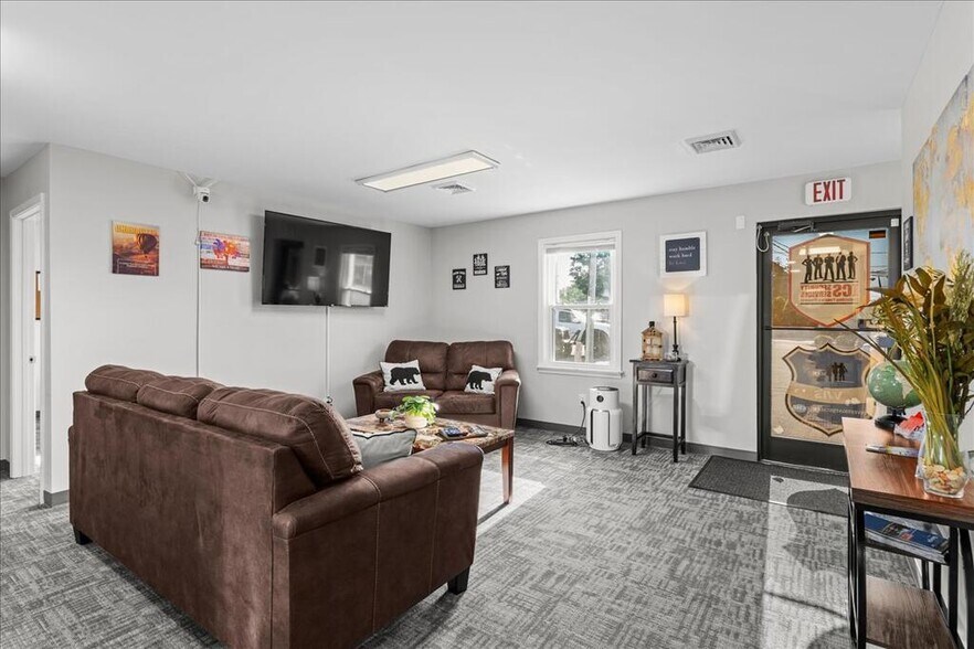 More Photos Of 57 Mountain Rd, Halifax Office For Sale