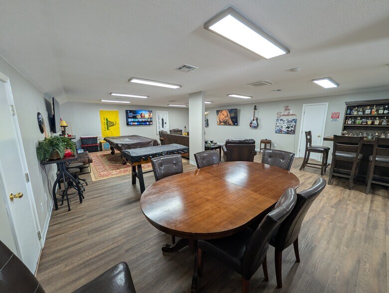 More Photos Of 3640 W Waco Dr, Waco Office For Sale