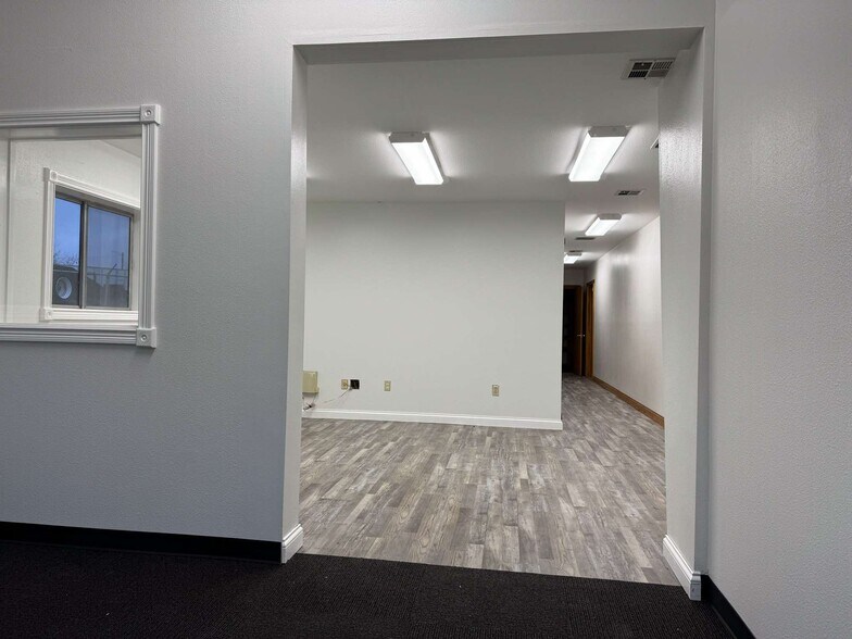 More Photos Of 24435 NE Sandy Blvd, Wood Village Manufacturing For Lease