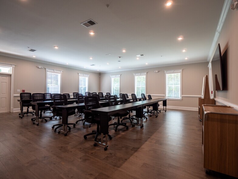 More Photos Of 3957 S Main St, Acworth Office For Sale